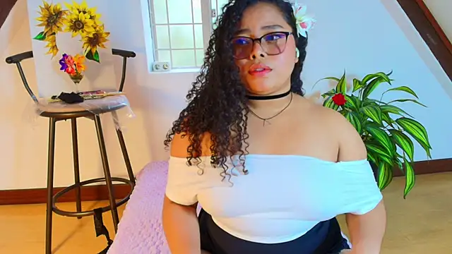 Snapshot of alanaa_gomezz chatting on July 13, 6:33 pm alanaa gomezz online show from July 13, 6:33 pm