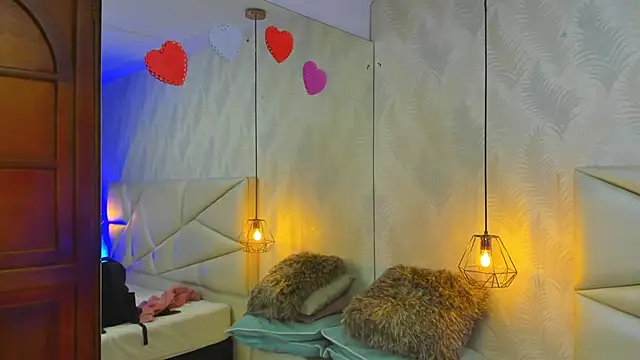 laurettedela rouse online show from November 30, 10:19 am