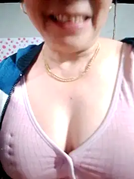 Snapshot of small-house123 chatting on January 19, 12:03 am small-house123 online show from January 19, 12:03 am