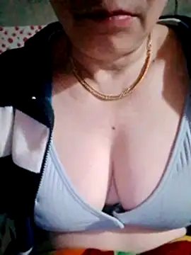 Snapshot of small-house123 chatting on February 2, 12:31 am small-house123 online show from February 2, 12:31 am