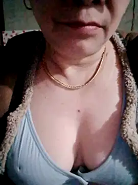 Snapshot of small-house123 chatting on February 4, 12:44 pm small-house123 online show from February 4, 12:44 pm