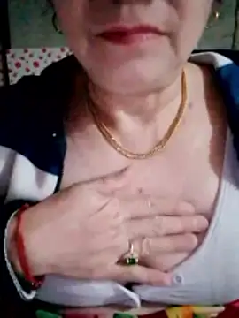 Snapshot of small-house123 chatting on February 6, 1:25 pm small-house123 online show from February 6, 1:25 pm