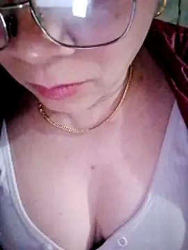 Snapshot of small-house123 chatting on February 9, 12:20 pm small-house123 online show from February 9, 12:20 pm