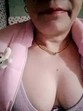 Snapshot of small-house123 chatting on February 12, 2:06 am small-house123 online show from February 12, 2:06 am