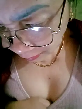 Snapshot of small-house123 chatting on February 13, 2:18 am small-house123 online show from February 13, 2:18 am