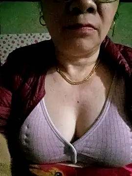 Snapshot of small-house123 chatting on February 13, 2:24 pm small-house123 online show from February 13, 2:24 pm