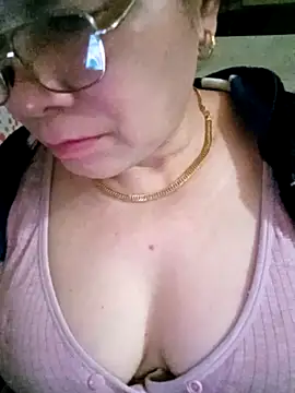 Snapshot of small-house123 chatting on February 17, 3:58 am small-house123 online show from February 17, 3:58 am