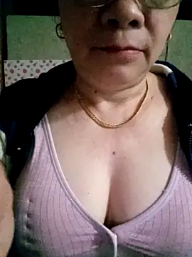 Snapshot of small-house123 chatting on February 17, 5:19 pm small-house123 online show from February 17, 5:19 pm