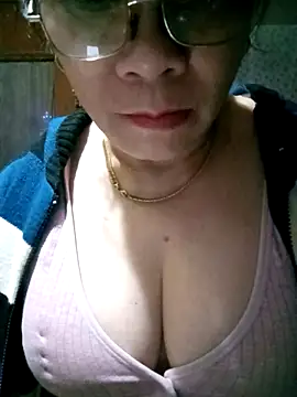 Snapshot of small-house123 chatting on February 18, 10:17 pm small-house123 online show from February 18, 10:17 pm