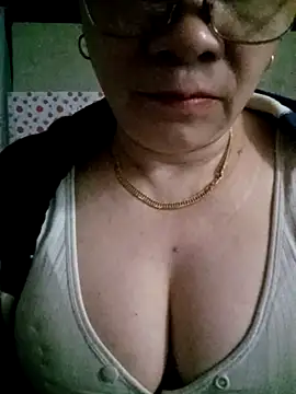 Snapshot of small-house123 chatting on February 20, 6:30 pm small-house123 online show from February 20, 6:30 pm