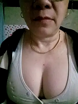 Snapshot of small-house123 chatting on February 21, 7:15 pm small-house123 online show from February 21, 7:15 pm