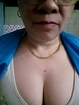 Snapshot of small-house123 chatting on February 22, 8:02 am small-house123 online show from February 22, 8:02 am