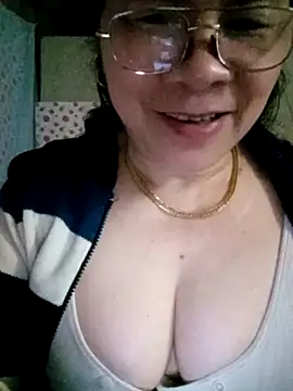 Snapshot of small-house123 chatting on February 23, 11:18 am small-house123 online show from February 23, 11:18 am