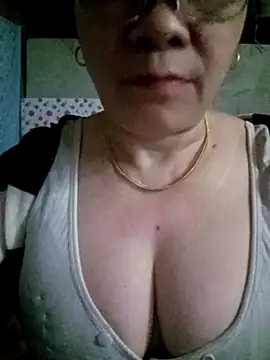 Snapshot of small-house123 chatting on February 23, 11:24 pm small-house123 online show from February 23, 11:24 pm