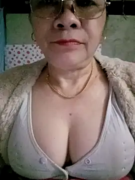 Snapshot of small-house123 chatting on February 24, 11:58 pm small-house123 online show from February 24, 11:58 pm