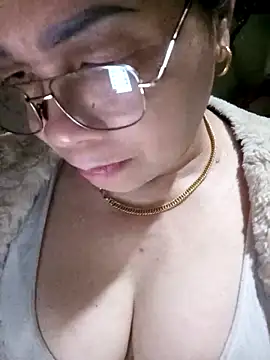 Snapshot of small-house123 chatting on February 25, 12:04 pm small-house123 online show from February 25, 12:04 pm