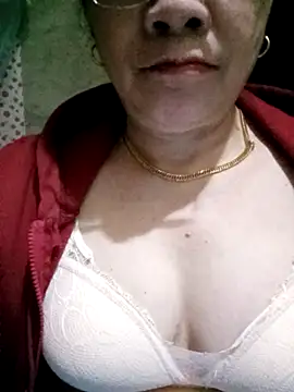 Snapshot of small-house123 chatting on February 28, 1:23 pm small-house123 online show from February 28, 1:23 pm