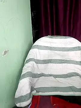 Snapshot of Hey_shiviii chatting on February 19, 4:03 pm Hey shiviii online show from February 19, 4:03 pm