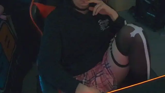 Snapshot of Liv_shy666 chatting on November 6, 1:45 pm Liv shy666 online show from November 6, 1:45 pm