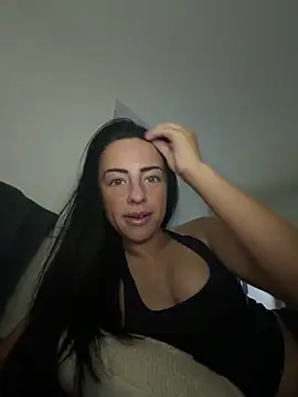Snapshot of Bethrae25 chatting on February 3, 8:14 pm Bethrae25 online show from February 3, 8:14 pm