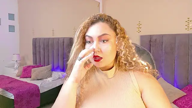 Sweet Rosee  online show from December 17, 1:06 pm