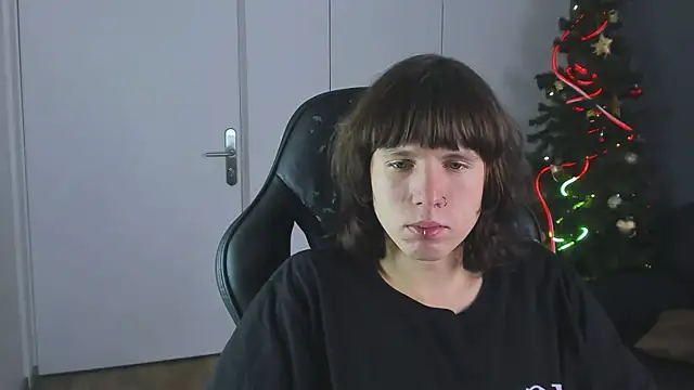 Snapshot of CutieKai_ chatting on December 21, 10:06 pm CutieKai online show from December 21, 10:06 pm