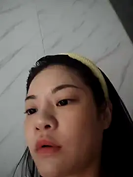 Snapshot of Lululu- chatting on November 3, 7:31 am Lululu- online show from November 3, 7:31 am