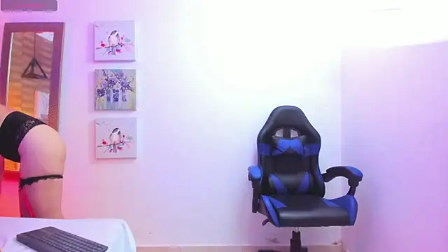 Mia Sensation  online show from April 10, 9:19 pm