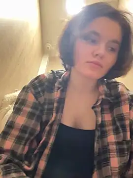 Snapshot of Xo_Laura chatting on February 4, 12:00 pm Xo Laura online show from February 4, 12:00 pm