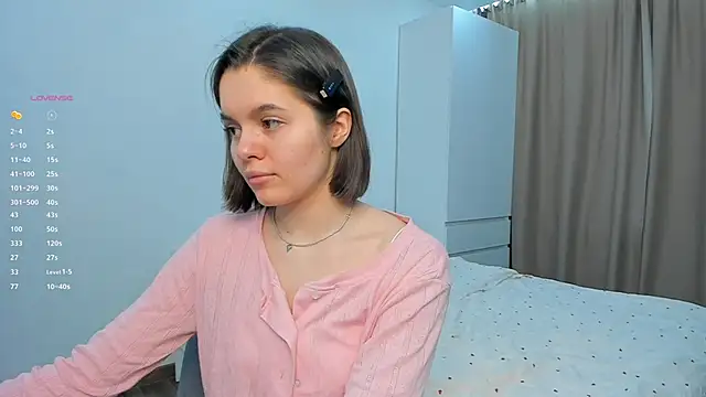 Snapshot of Xo_Laura chatting on February 9, 6:45 pm Xo Laura online show from February 9, 6:45 pm
