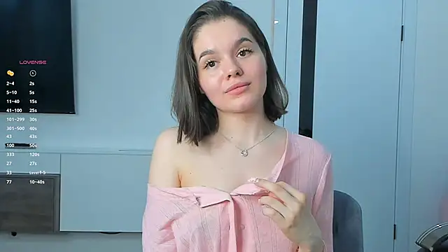 Snapshot of Xo_Laura chatting on April 3, 5:00 pm Xo Laura online show from April 3, 5:00 pm