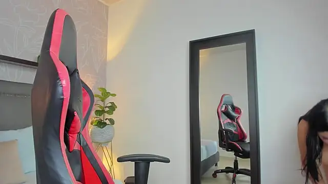 shanel smithh online show from November 17, 12:55 pm