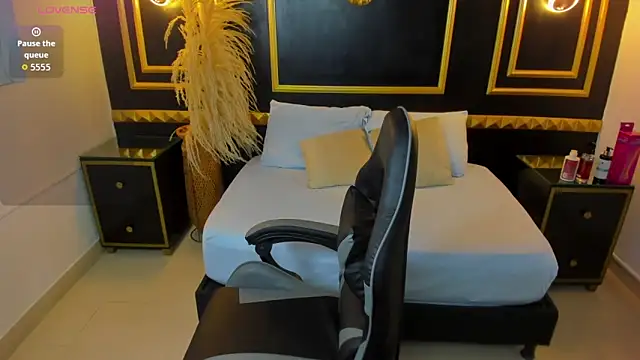 shanel smithh online show from December 22, 12:24 pm