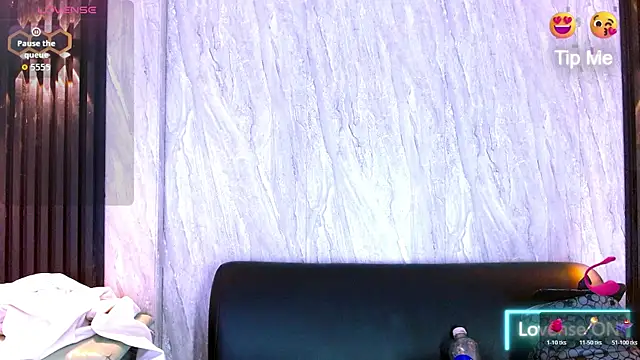 Snapshot of CriisBrown_ chatting on January 14, 10:21 am CriisBrown online show from January 14, 10:21 am