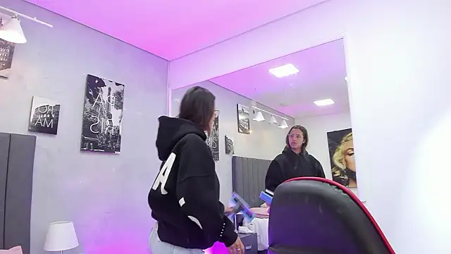 Snapshot of kendra_london chatting on February 3, 11:26 am kendra london online show from February 3, 11:26 am