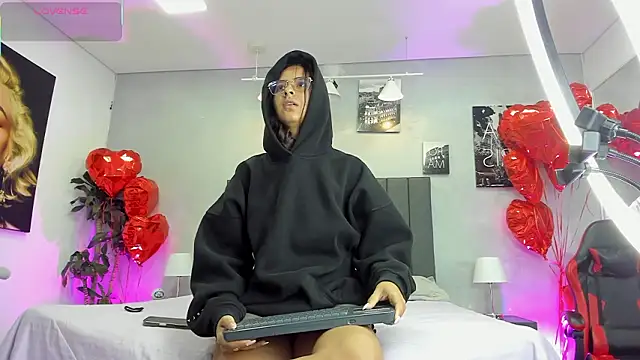 Snapshot of kendra_london chatting on February 23, 11:18 am kendra london online show from February 23, 11:18 am