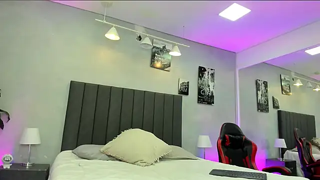 Snapshot of kendra_london chatting on February 27, 11:21 am kendra london online show from February 27, 11:21 am