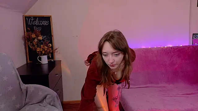 Snapshot of TinyMuse_ chatting on November 9, 9:40 am TinyMuse online show from November 9, 9:40 am