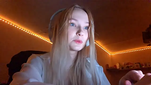 Snapshot of KarinRobertson chatting on November 10, 5:34 pm KarinRobertson online show from November 10, 5:34 pm