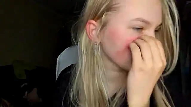 Snapshot of KarinRobertson chatting on January 17, 5:05 pm KarinRobertson online show from January 17, 5:05 pm