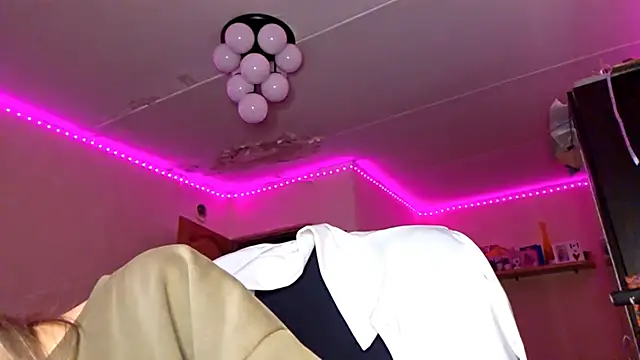 Snapshot of KarinRobertson chatting on February 5, 5:06 pm KarinRobertson online show from February 5, 5:06 pm