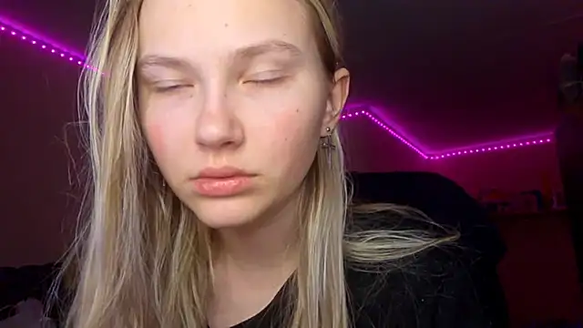 Snapshot of KarinRobertson chatting on February 6, 5:05 pm KarinRobertson online show from February 6, 5:05 pm