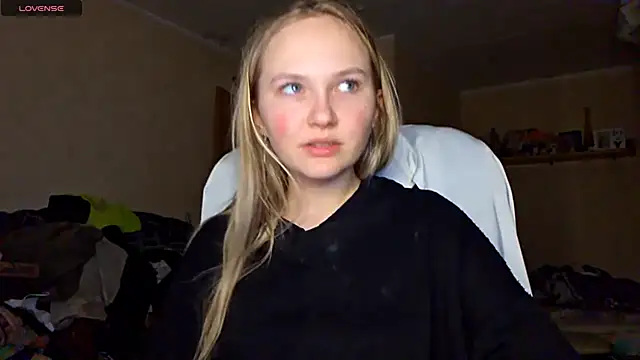 Snapshot of KarinRobertson chatting on February 18, 4:14 pm KarinRobertson online show from February 18, 4:14 pm