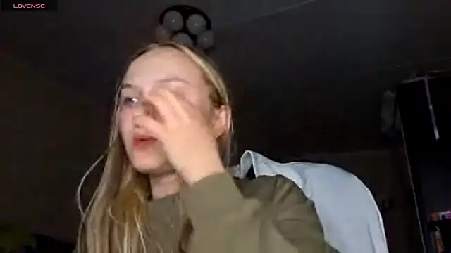 Snapshot of KarinRobertson chatting on February 19, 4:58 pm KarinRobertson online show from February 19, 4:58 pm