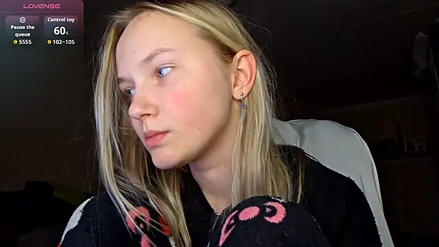 Snapshot of KarinRobertson chatting on February 20, 4:07 pm KarinRobertson online show from February 20, 4:07 pm