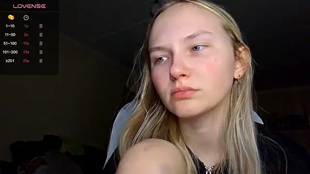 Snapshot of KarinRobertson chatting on February 22, 4:27 pm KarinRobertson online show from February 22, 4:27 pm