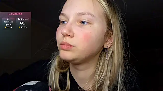 Snapshot of KarinRobertson chatting on February 24, 4:05 pm KarinRobertson online show from February 24, 4:05 pm