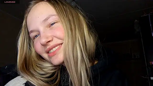 Snapshot of KarinRobertson chatting on February 26, 4:39 pm KarinRobertson online show from February 26, 4:39 pm