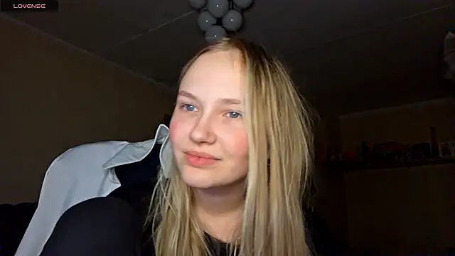 Snapshot of KarinRobertson chatting on February 27, 4:07 pm KarinRobertson online show from February 27, 4:07 pm