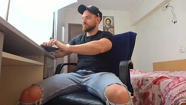 Ryanstone  online show from June 1, 3:30 am